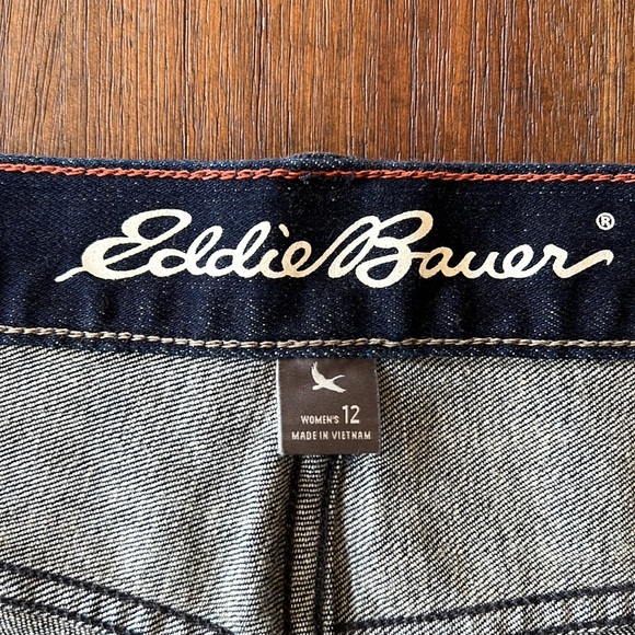Eddie Bauer Women's Boyfriend Rolled Shorts Denim, Size 12 - Picture 5 of 10